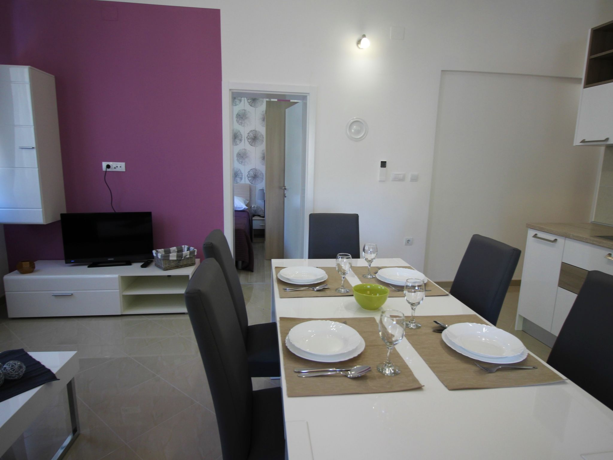 Appartement Apartment Kamelia - 8 – Cuisine et coin repas, photo 5 sur 10