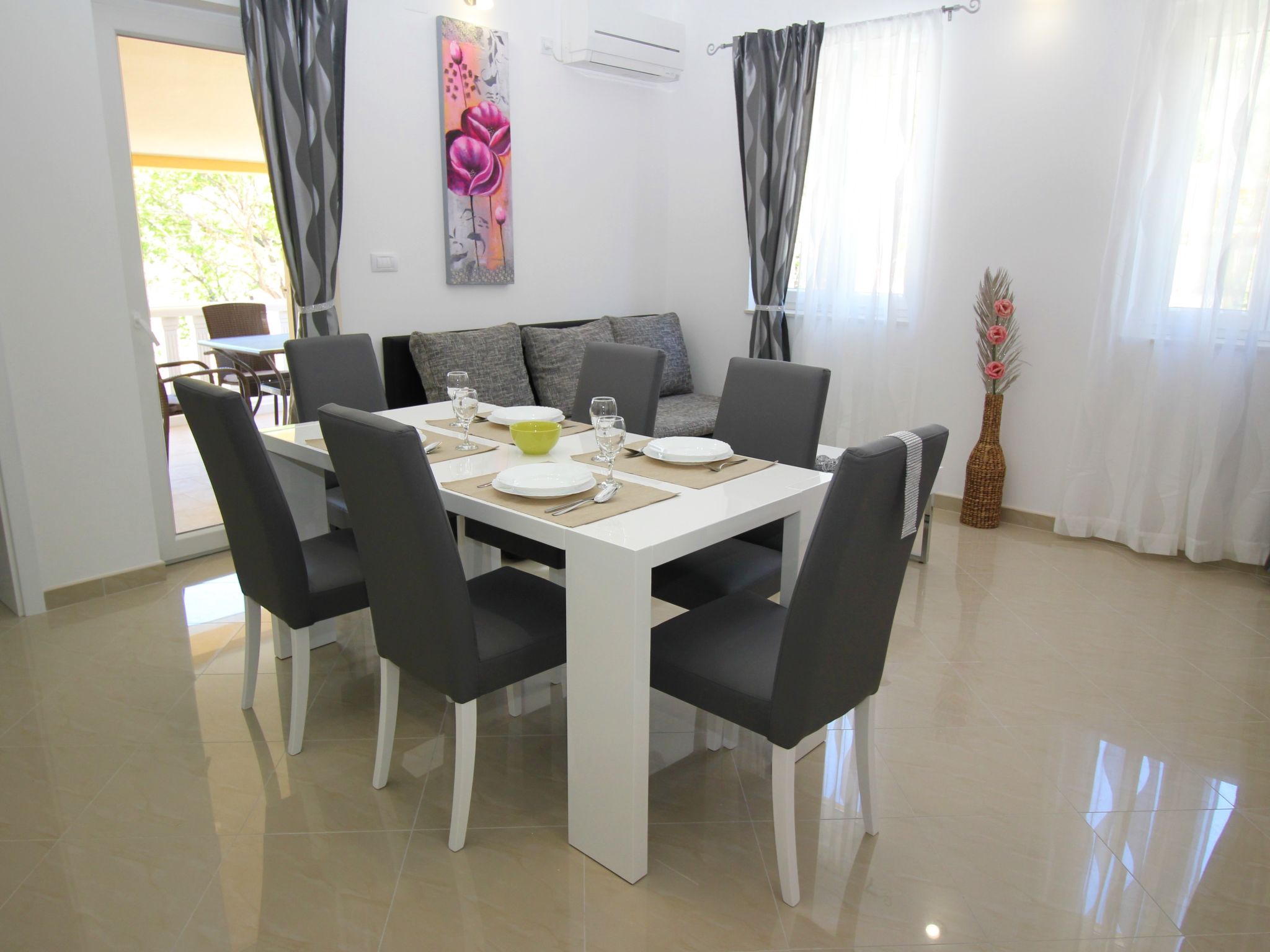 Appartement Apartment Kamelia - 8 – Séjour, photo 3 sur 10