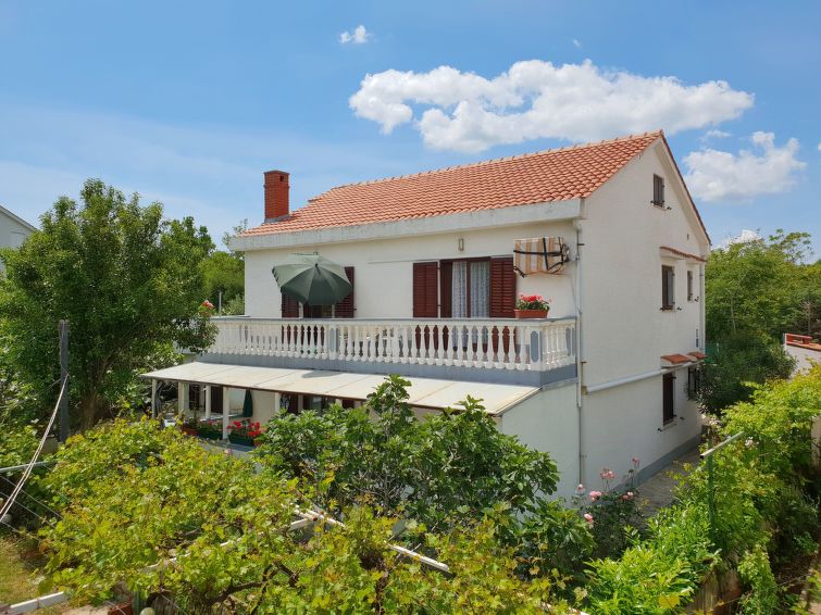 Vrijstaand appartement in Polje op 500 meter van de zee in Polje