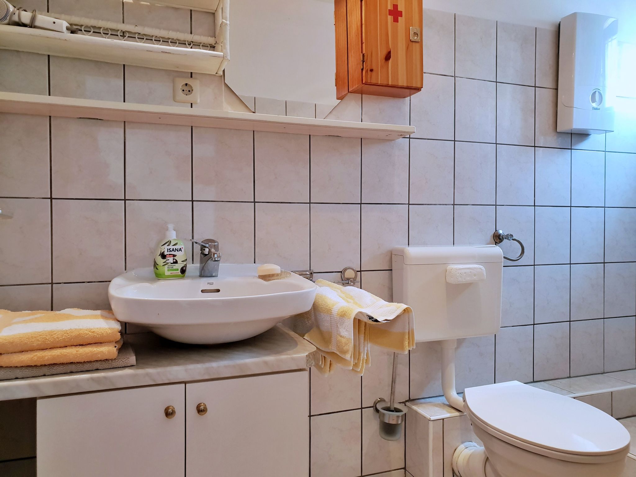 Apartment Bijelic - mit Balkon, 480 m vom Meer-Binnen