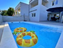 Apartment Bonum: privézwembad op 130m van zee in Polje - thumbnail 3