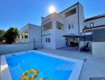 Apartment Bonum: privézwembad op 130m van zee in Polje - thumbnail 4