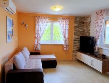 Vrijstaand vakantiehuis Apartment Rebeka op 160m van zee in Polje - thumbnail 5