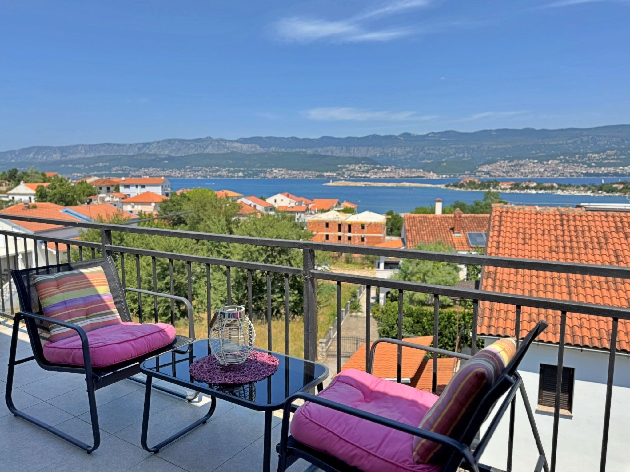 Experience an unforgettable holiday in our spacious flat, just a few steps from the sea. With its excellent location, just 230 metres from the sea, this wonderful residence is the perfect choice for t..