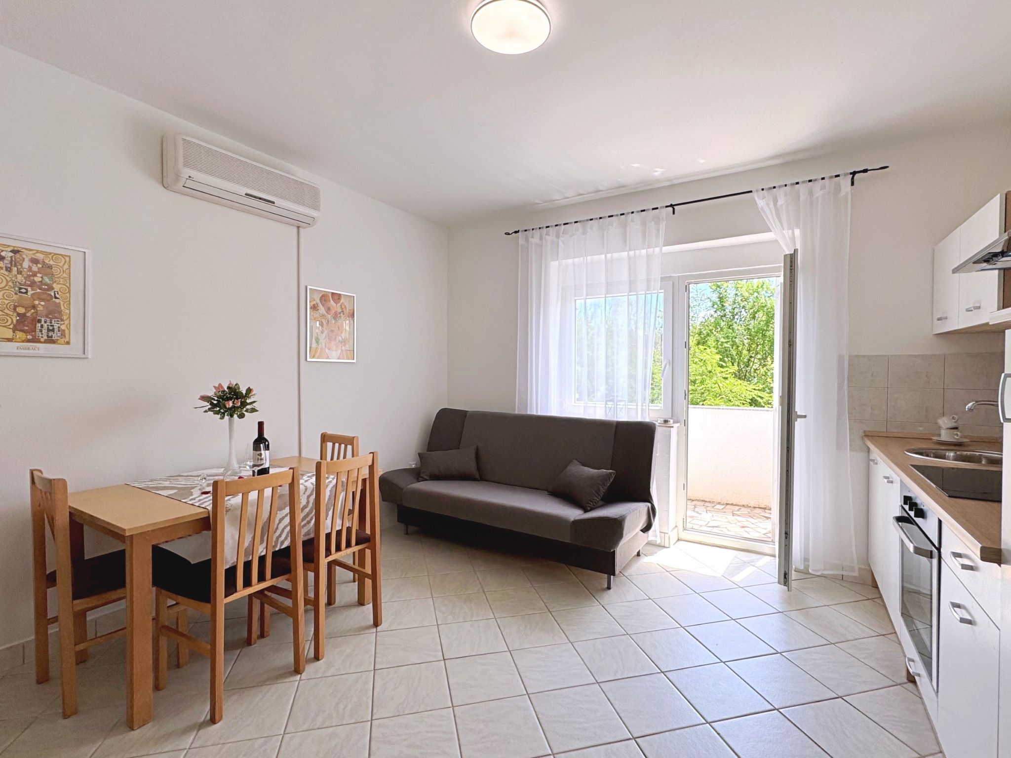 Apartments Nikolic-Binnen