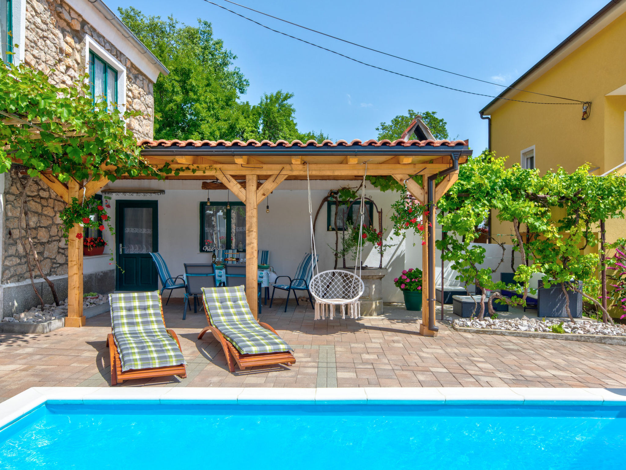 Vakantiehuis met zwembad in Drivenik (Kroatië) voor 6 personen
