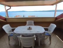 Vrijstaande vakantievilla vlakbij zee in Crikvenica met overdekt terras - thumbnail 4