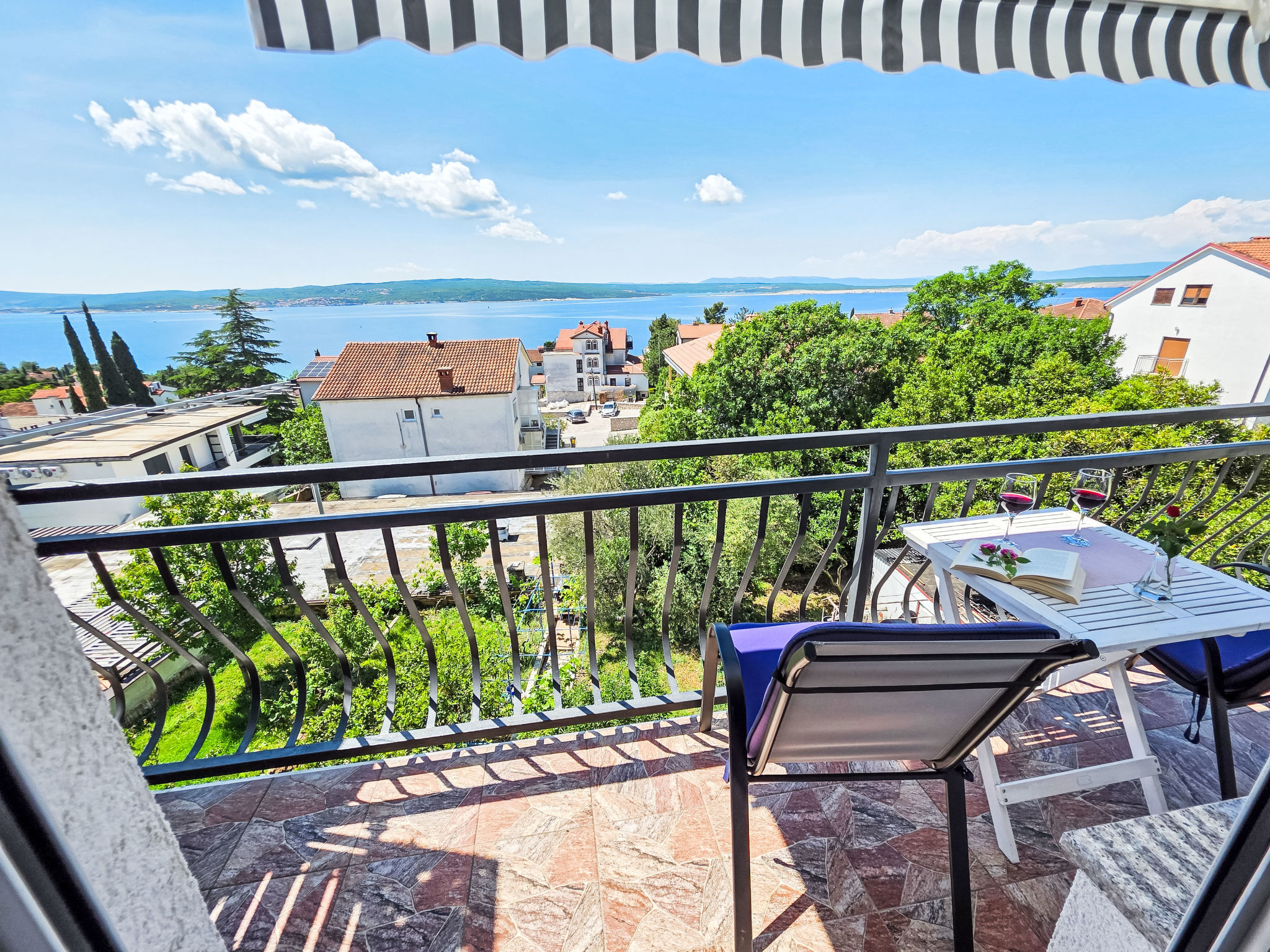 Appartement mit Balkon und Meerblick