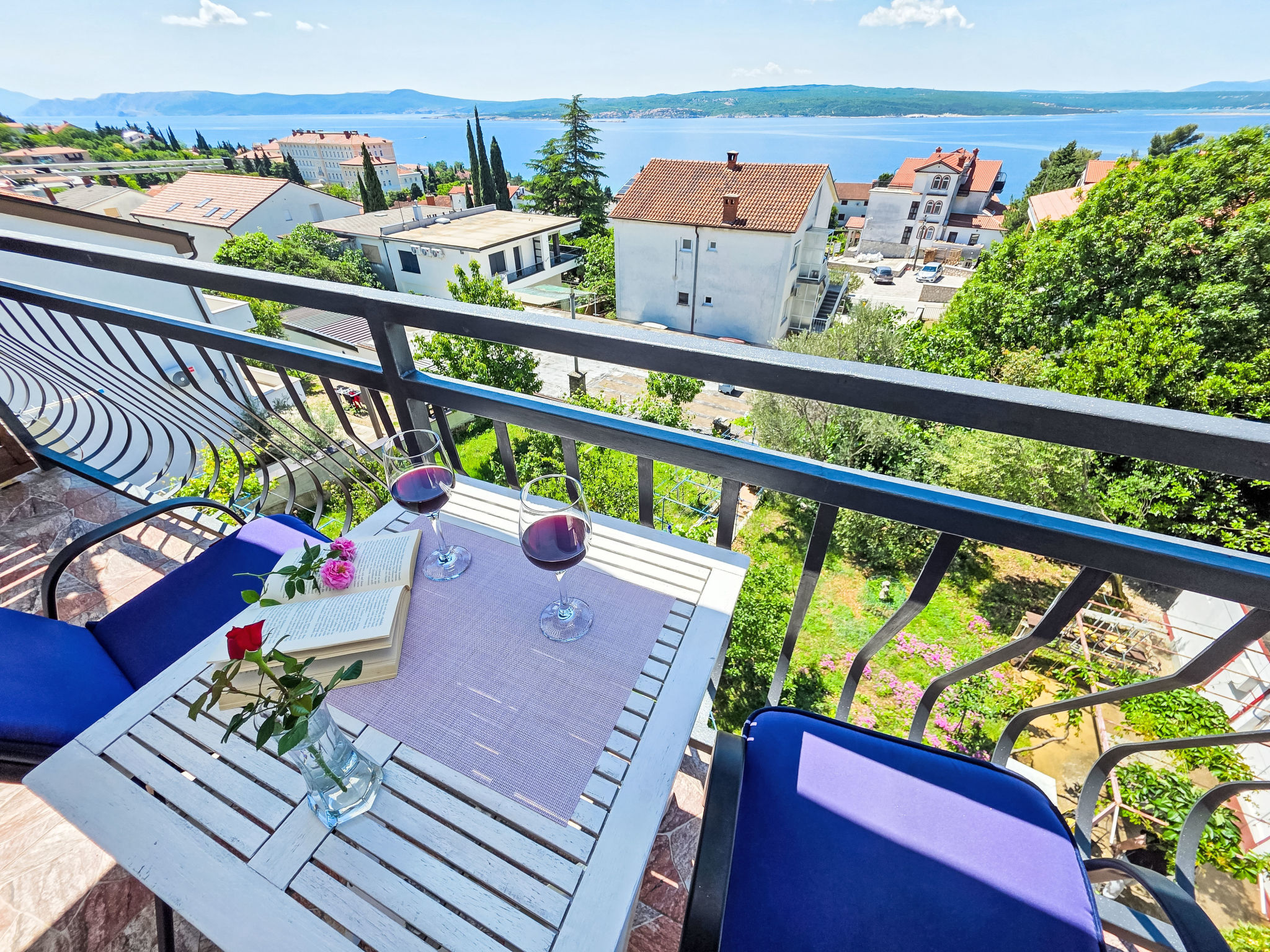 Appartement mit Balkon und Meerblick