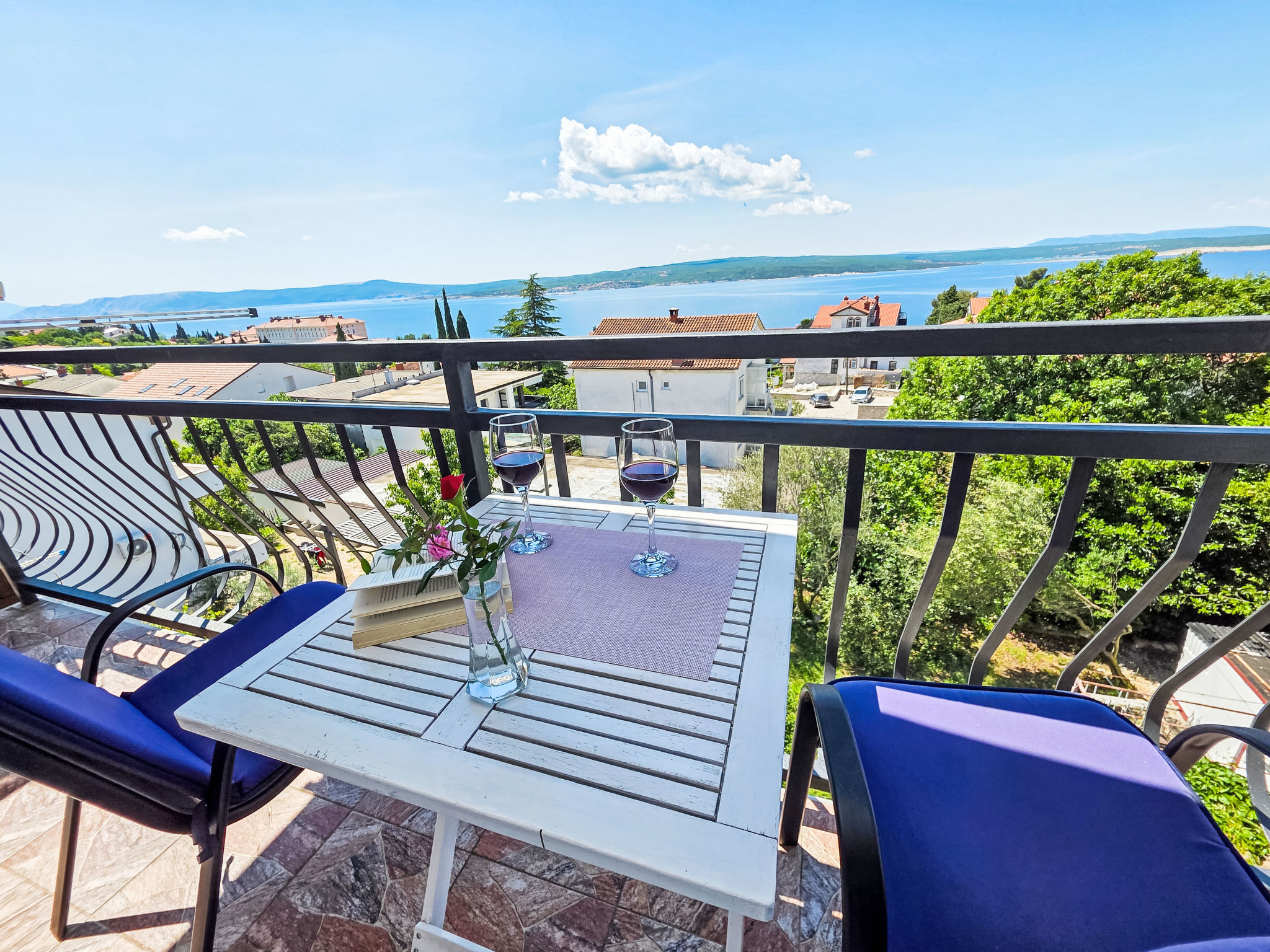 Appartement mit Balkon und Meerblick