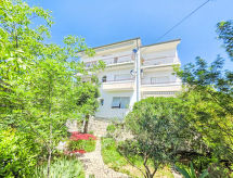 Appartement aan zee in Crikvenica – 100 meter tot het strand - thumbnail 1