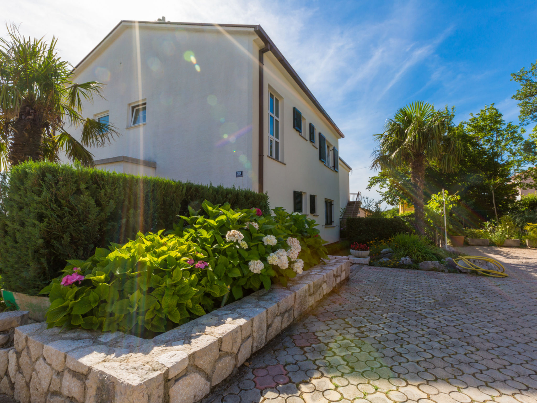 Photo of NELLA 2 / HR-01829-02