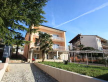 EVICA 4: Knus appartement met zeezicht op 440m van de Kvarner-baai - thumbnail 1