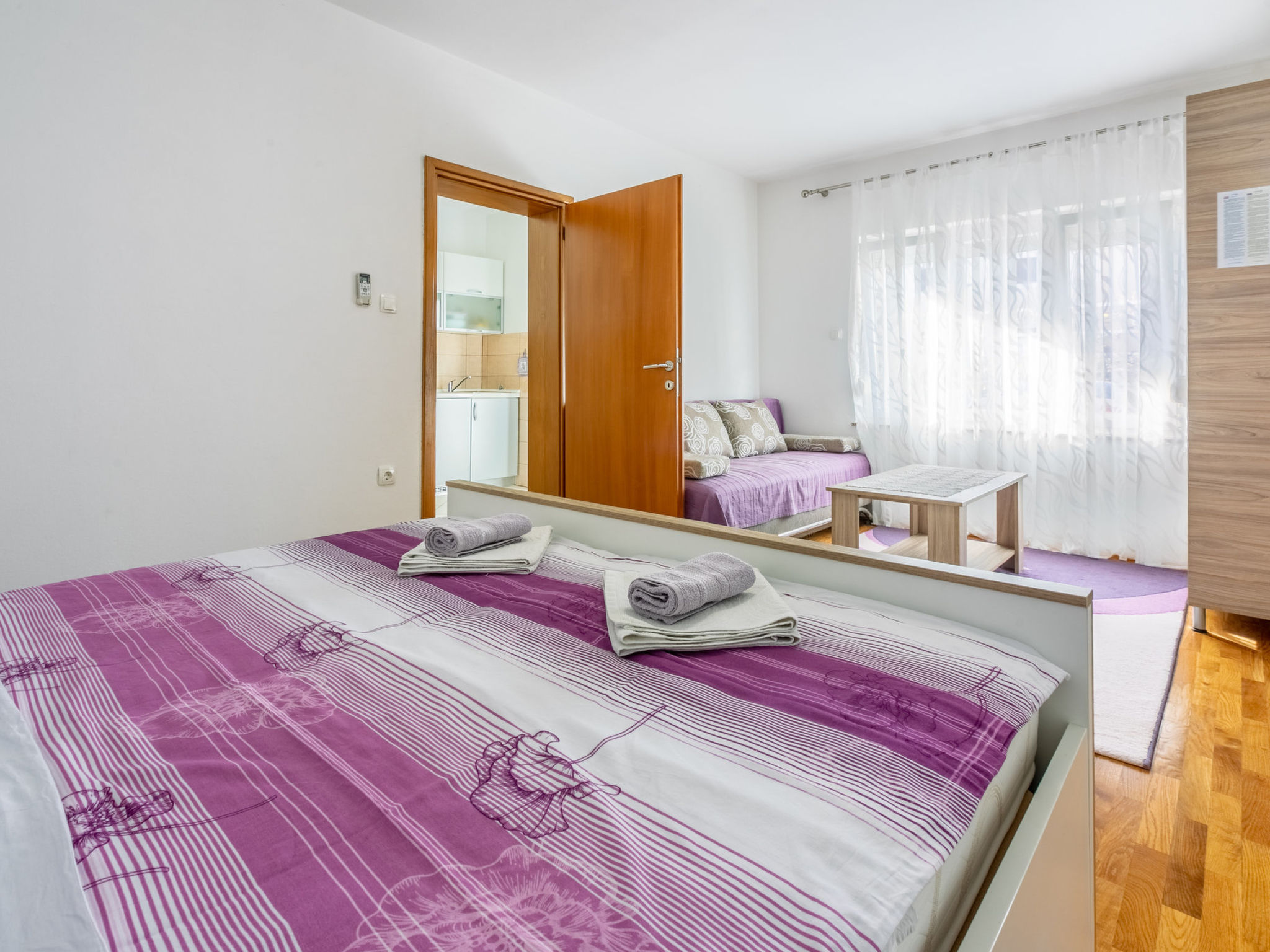 Photo of EVICA 4 / HR-07097-02