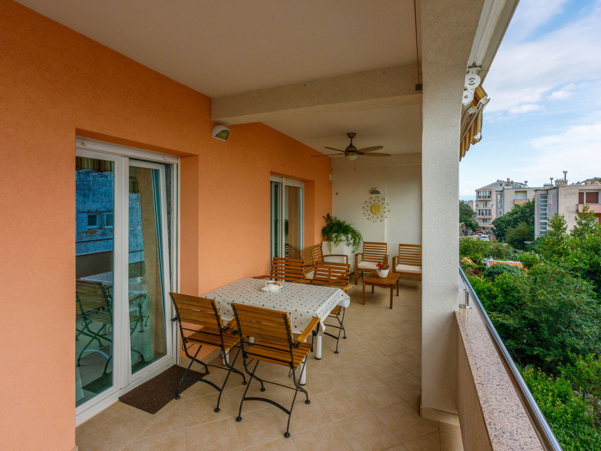 Photo of ANA KONI / HR-09966-01