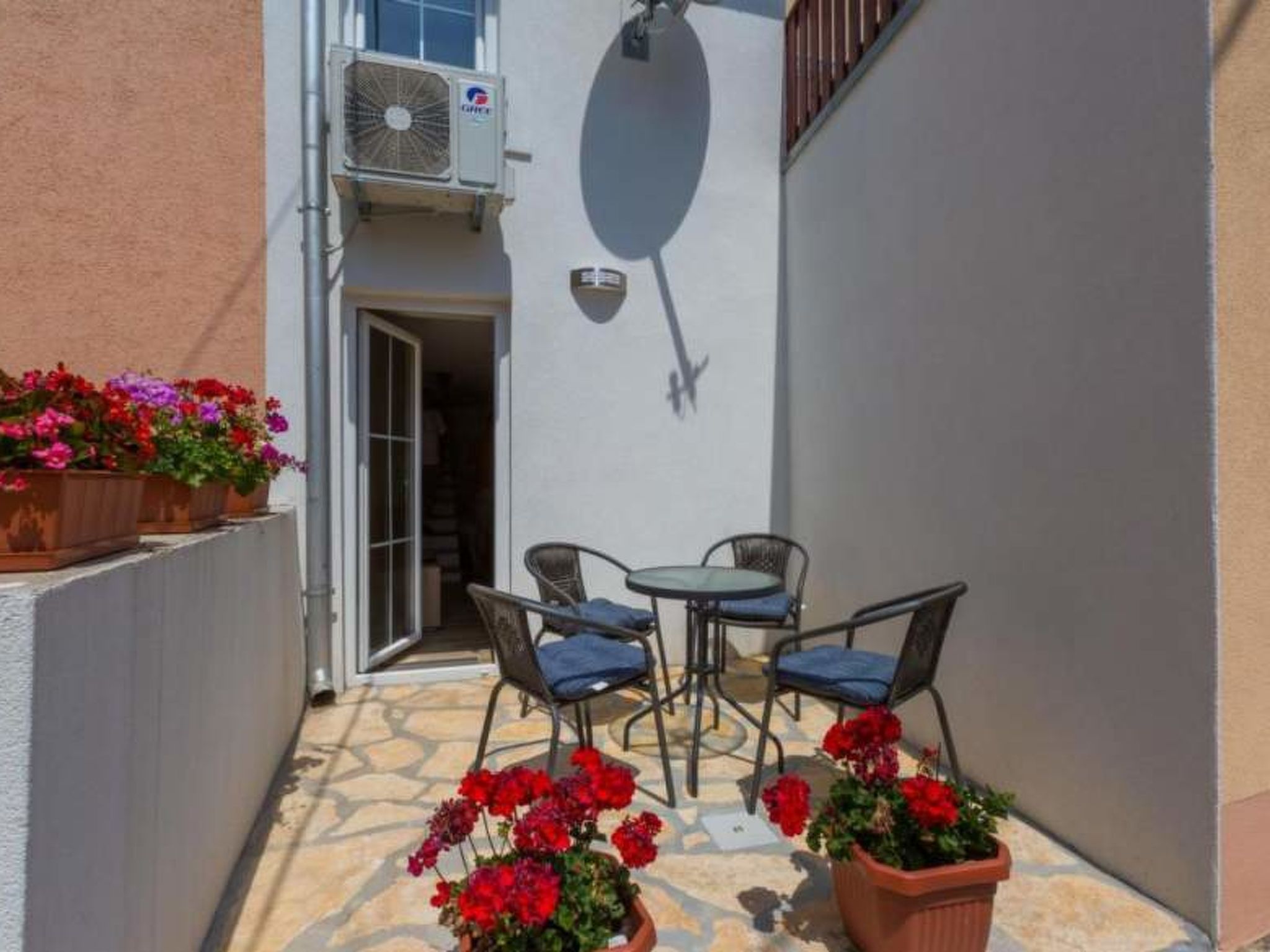 Photo of NONA / HR-09892-01