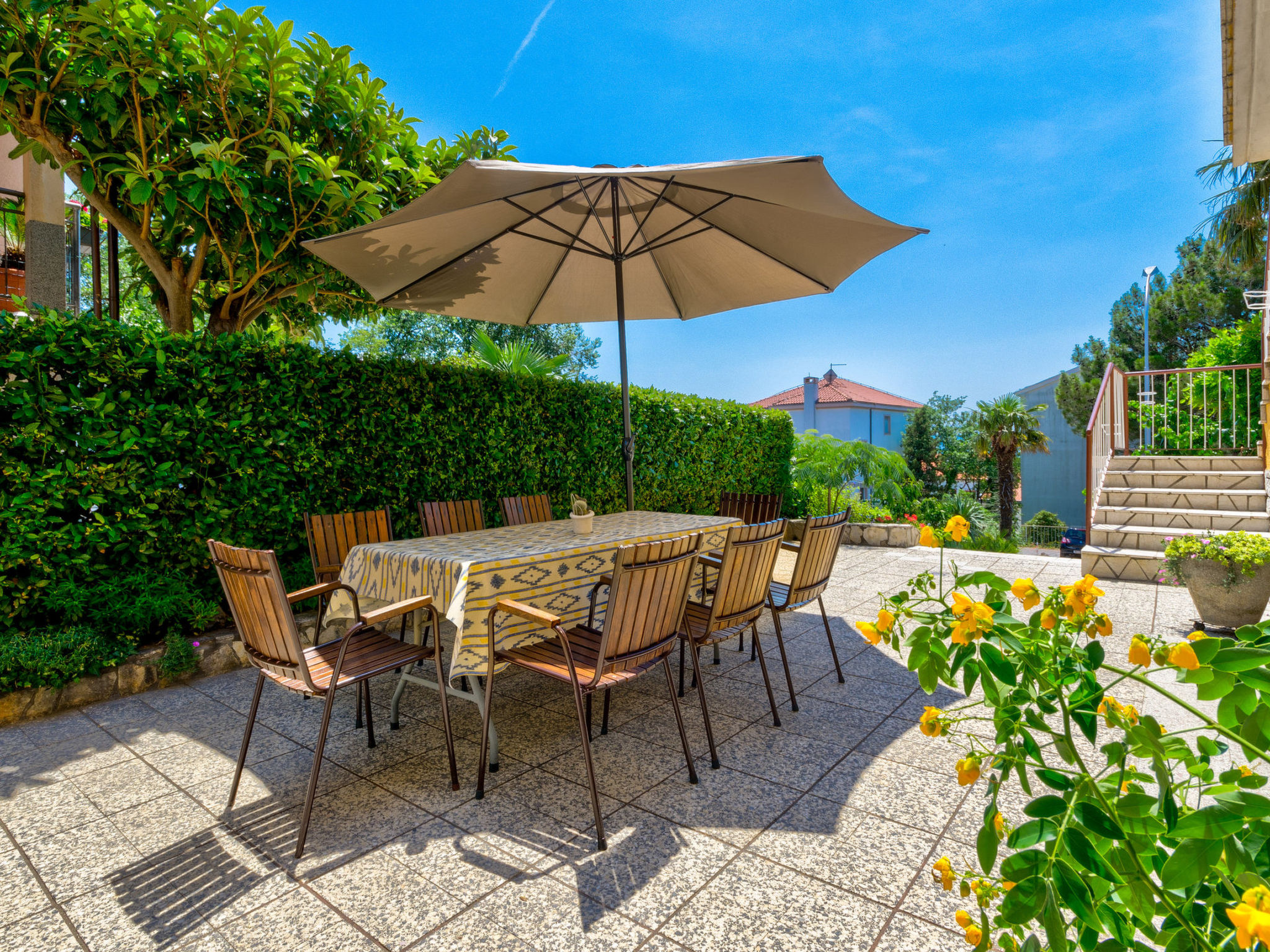 Photo of BLAZI / HR-02175-01