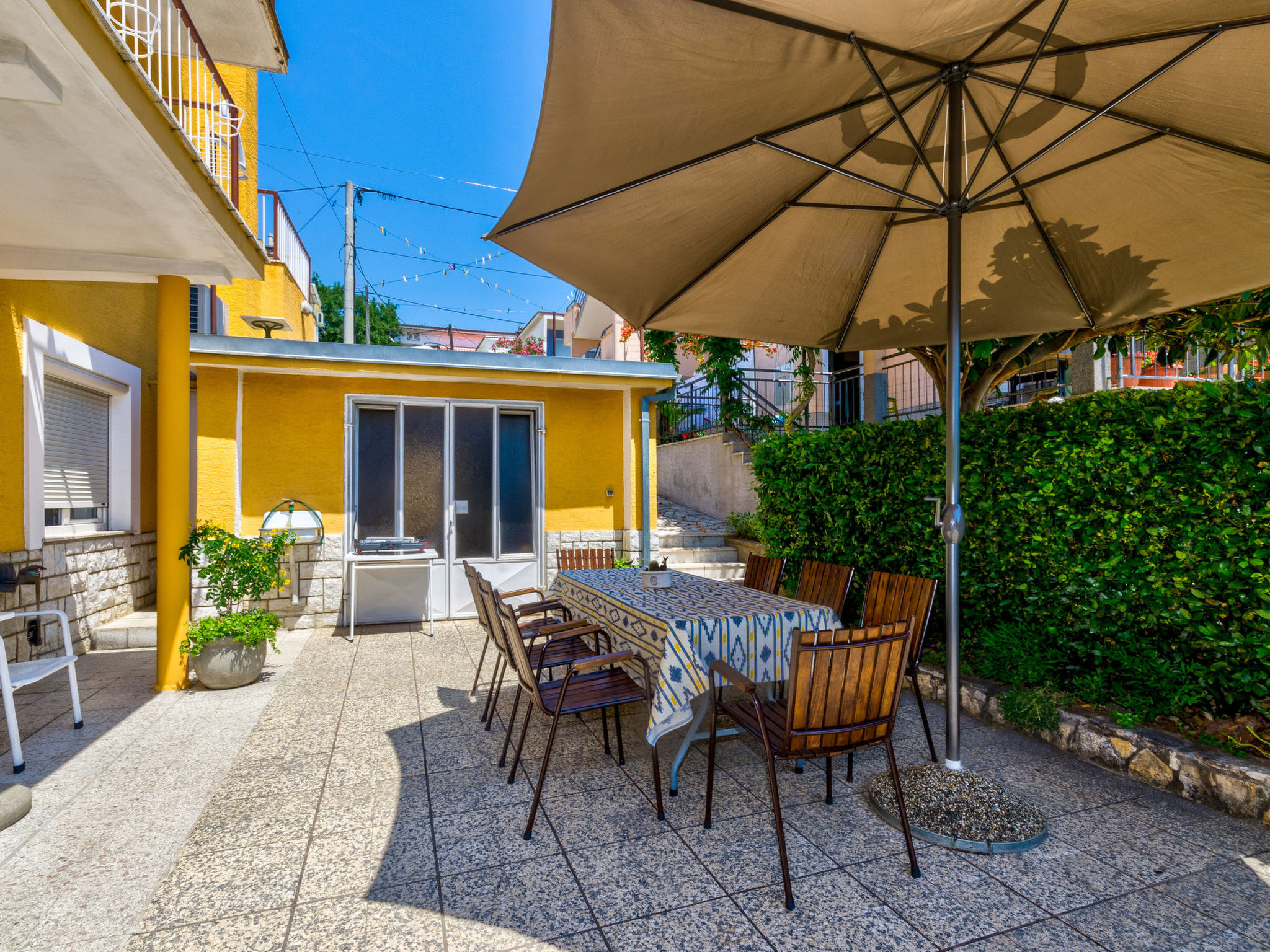 Photo of BLAZI / HR-02175-01