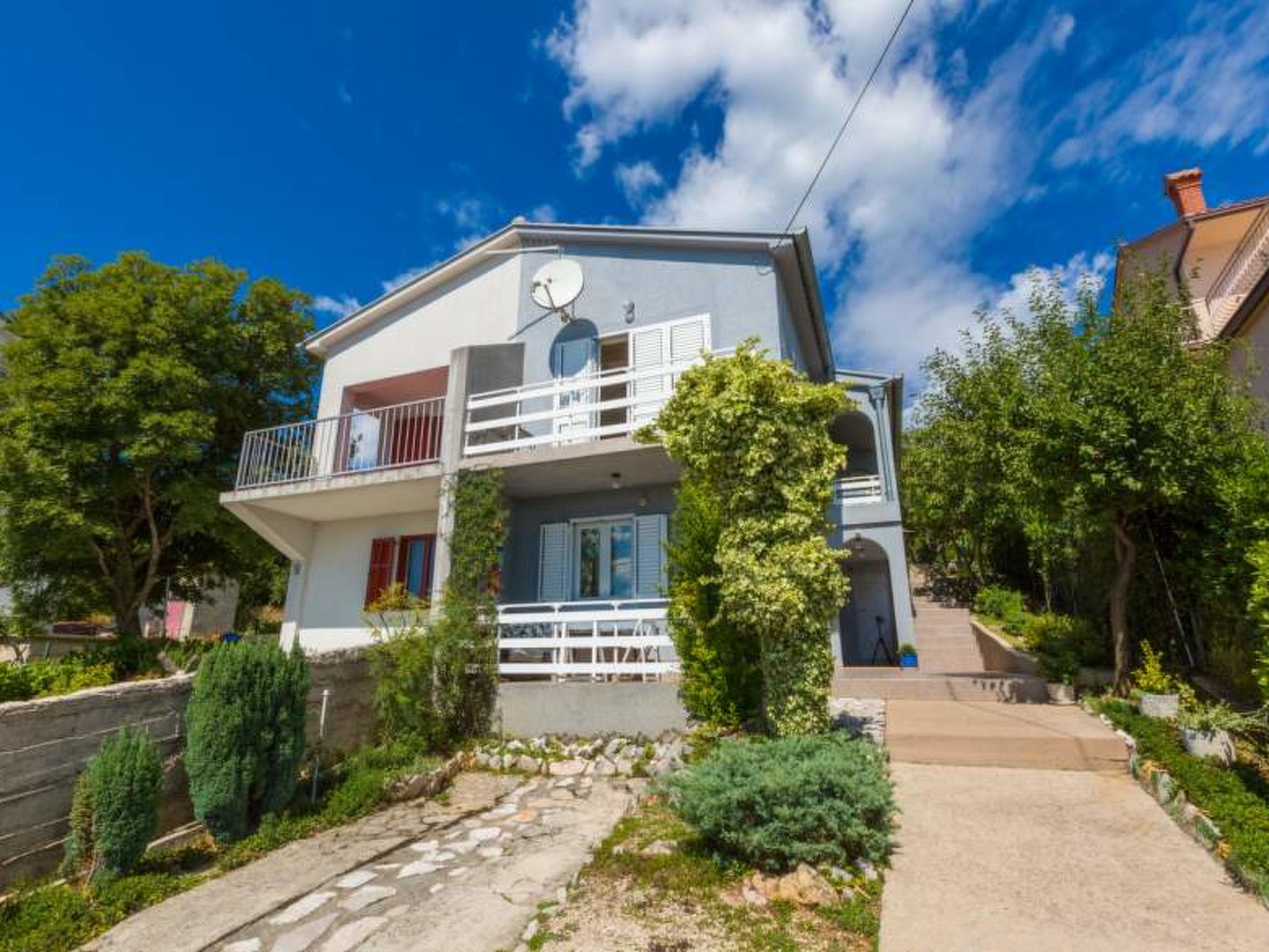 Photo of Neo / HR-09976-01