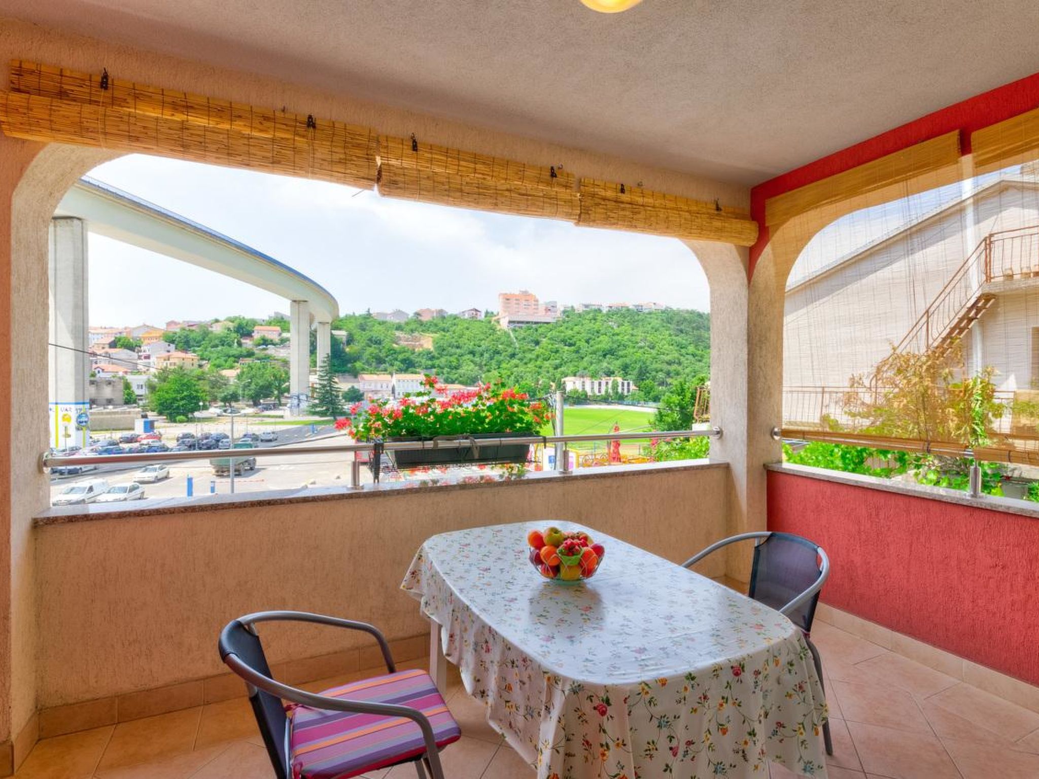 Photo of LAURA 4 / HR-05492-04