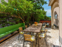 Ruim appartement aan zee in Crikvenica met zeezicht en tuin voor 9 personen - thumbnail 6