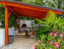 Ruim appartement aan zee in Crikvenica met zeezicht en tuin voor 9 personen - thumbnail 3