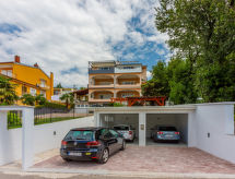 Ruim appartement aan zee in Crikvenica met zeezicht en tuin voor 9 personen - thumbnail 1