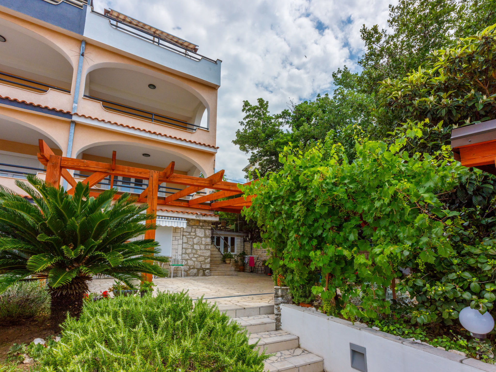 Photo of BUOVAC / HR-04307-01