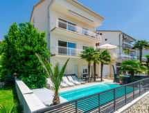 Strandvilla met privézwembad en jacuzzi op 400 meter van zee in Crikvenica - thumbnail 6