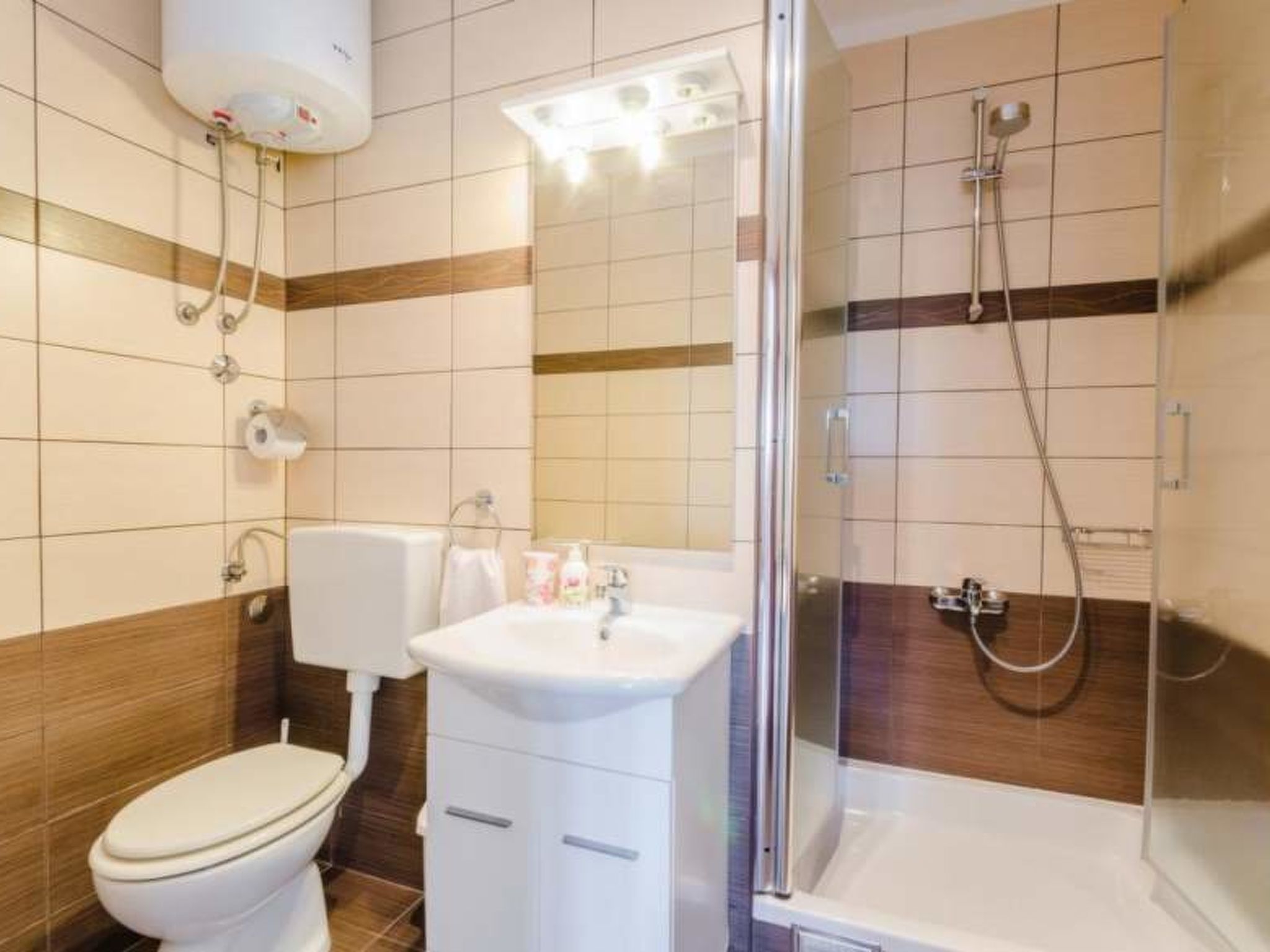 Photo of RAJNOVIC / HR-07018-01