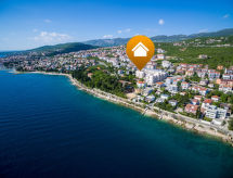 Romantisch appartement met zeezicht op 90 meter van het strand in Crikvenica - thumbnail 1