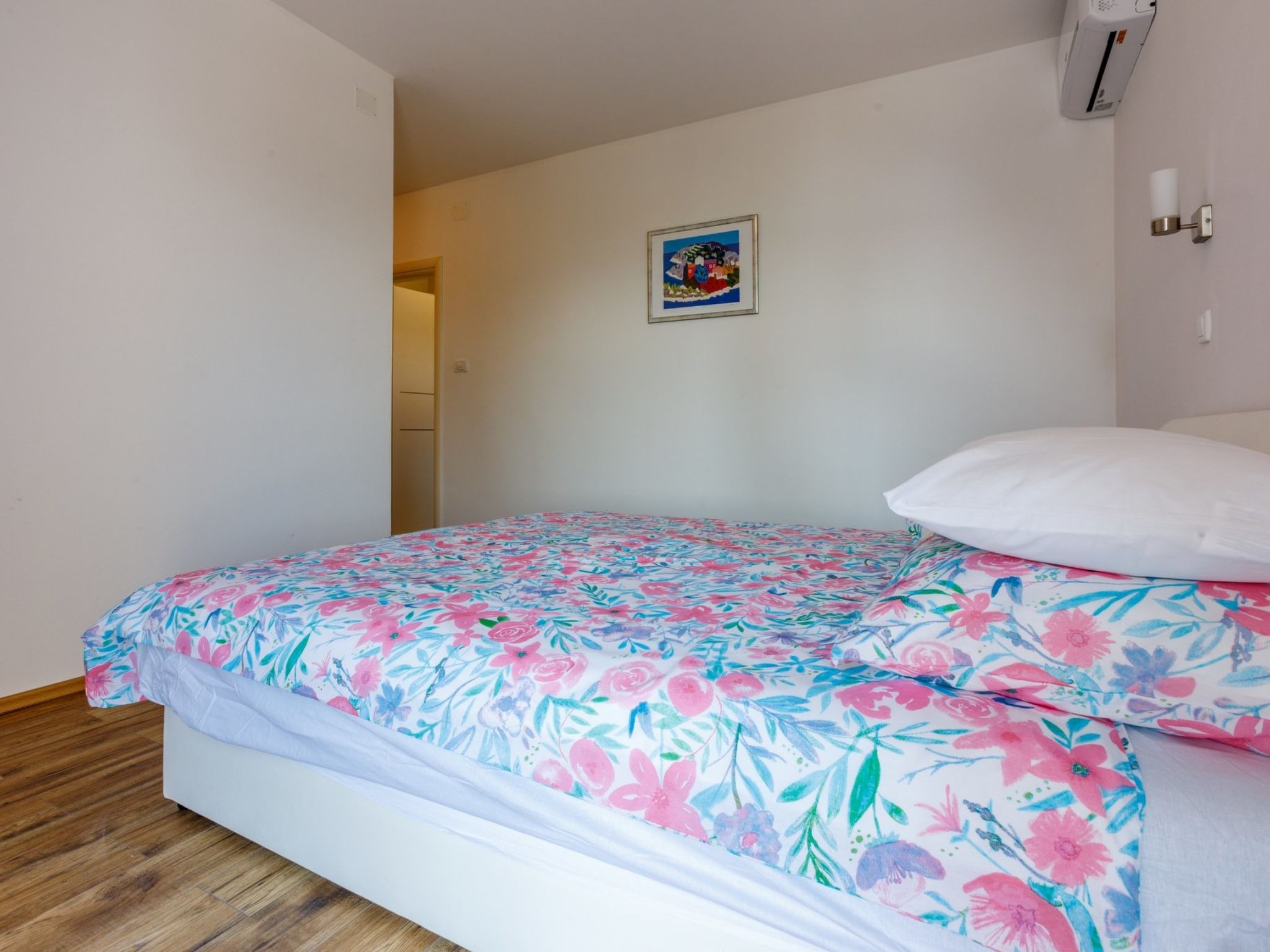 Photo of MELANIE 3 / HR-10472-02