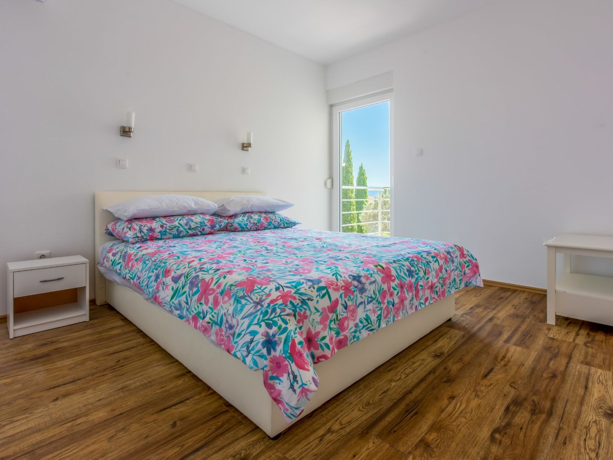 Photo of MELANIE 3 / HR-10472-02