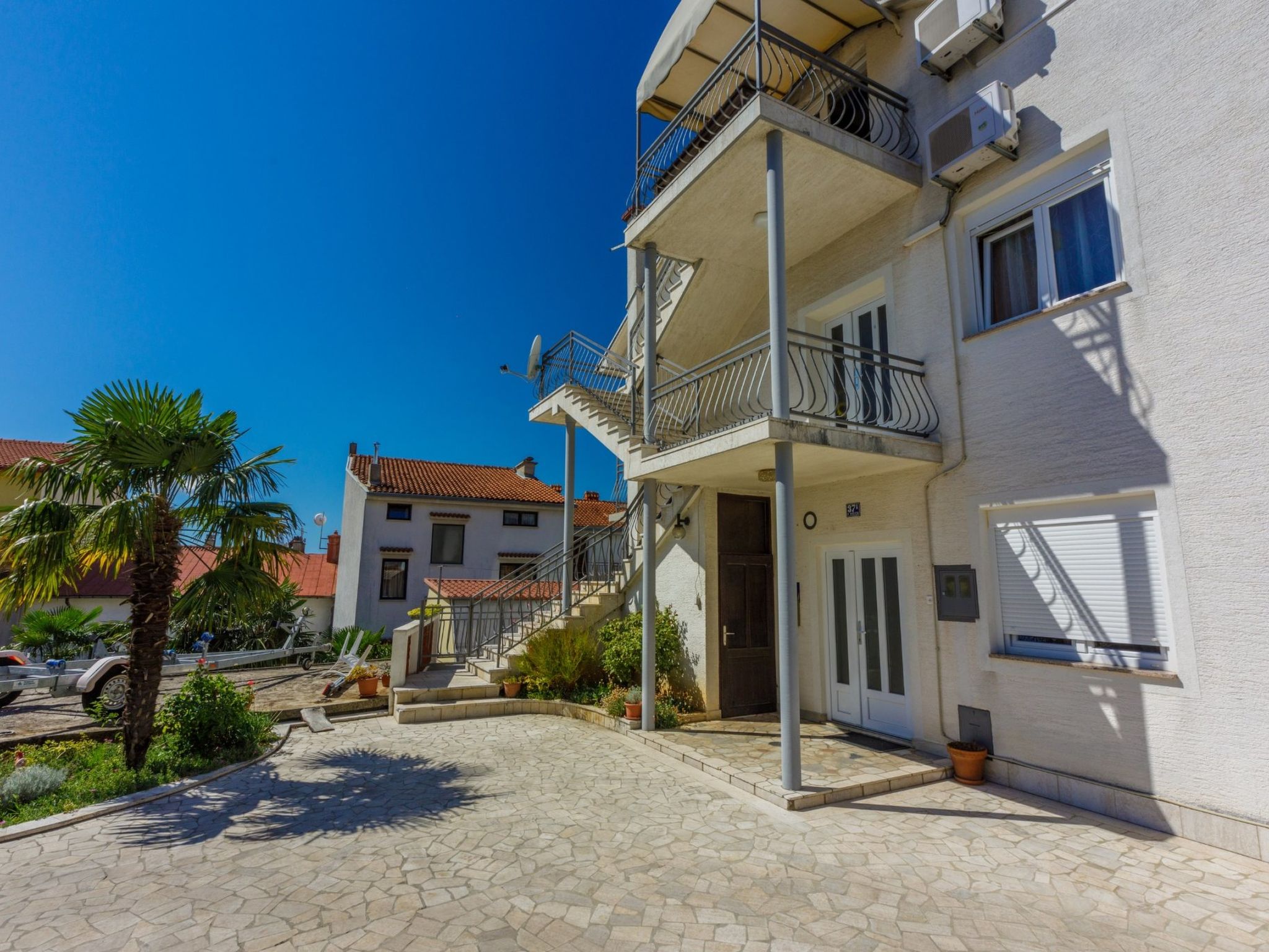 Photo of Marinella / HR-09840-01