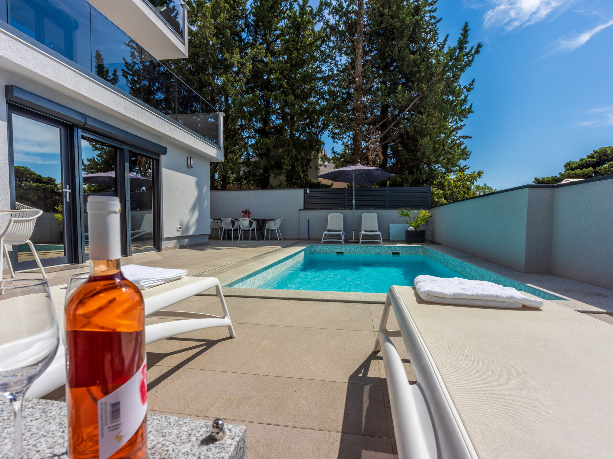 Photo of Holiday Oasis 6 / HR-10679-06