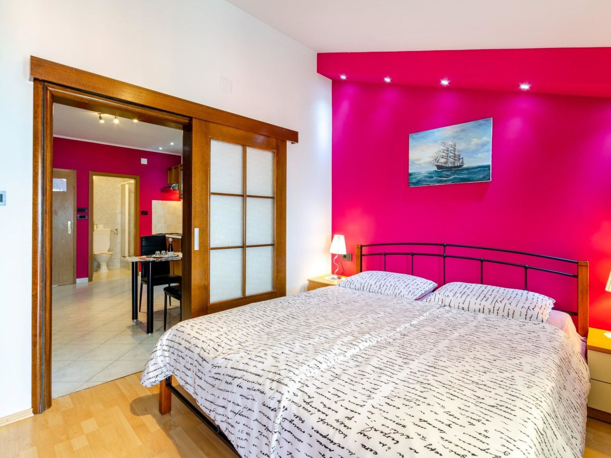 Photo of Mandekic 1/2 +1 / HR-09421-02