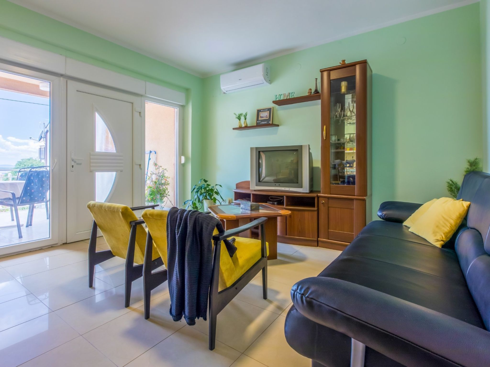 VESNA / HR-08535-01 - Inside