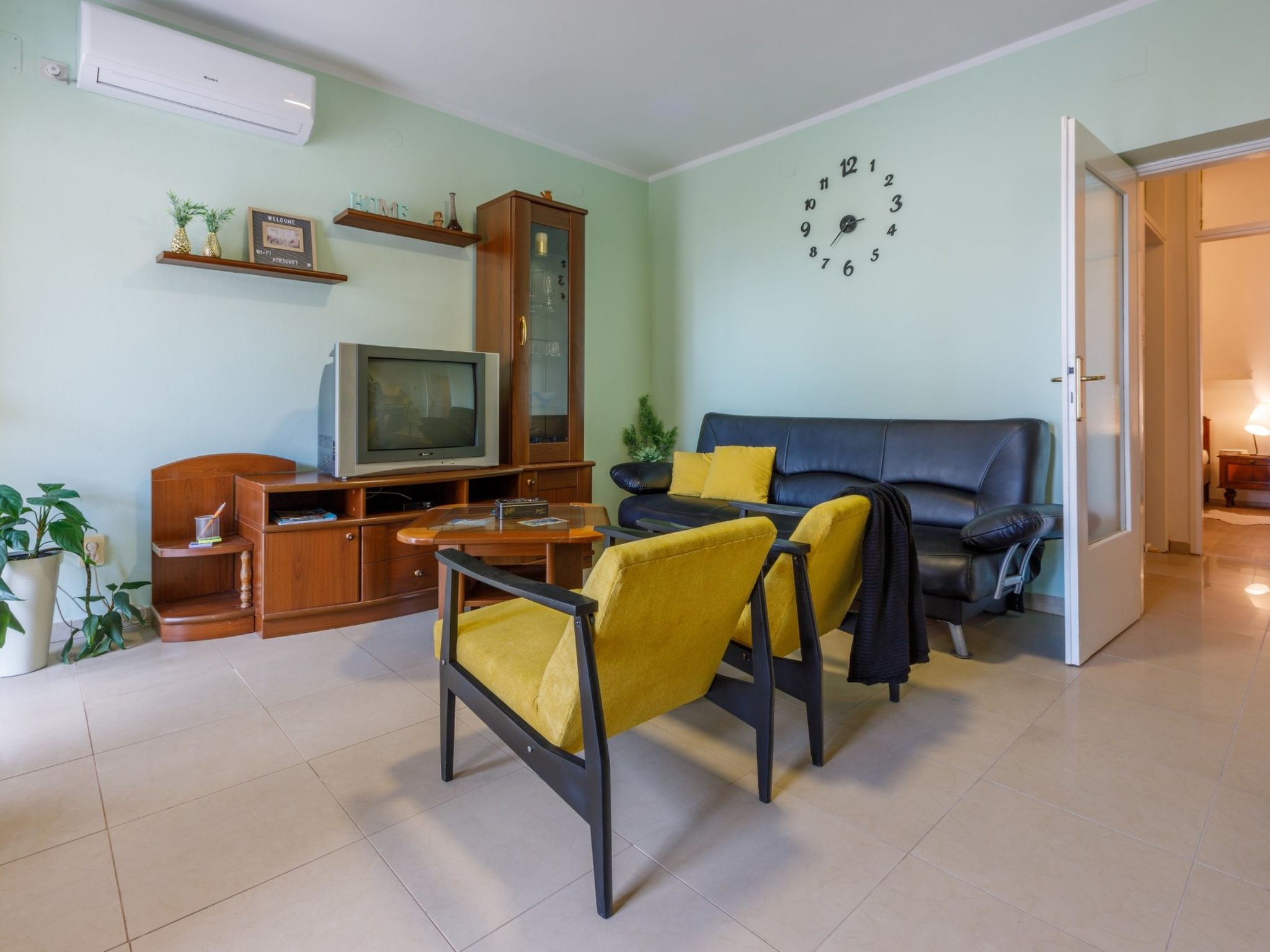 VESNA / HR-08535-01 - Inside