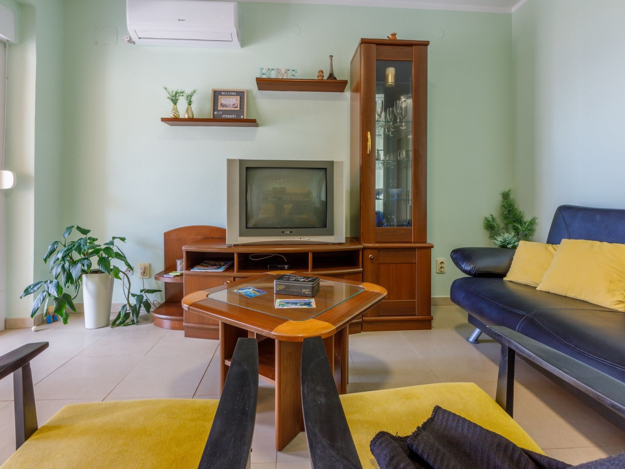 VESNA / HR-08535-01 - Inside