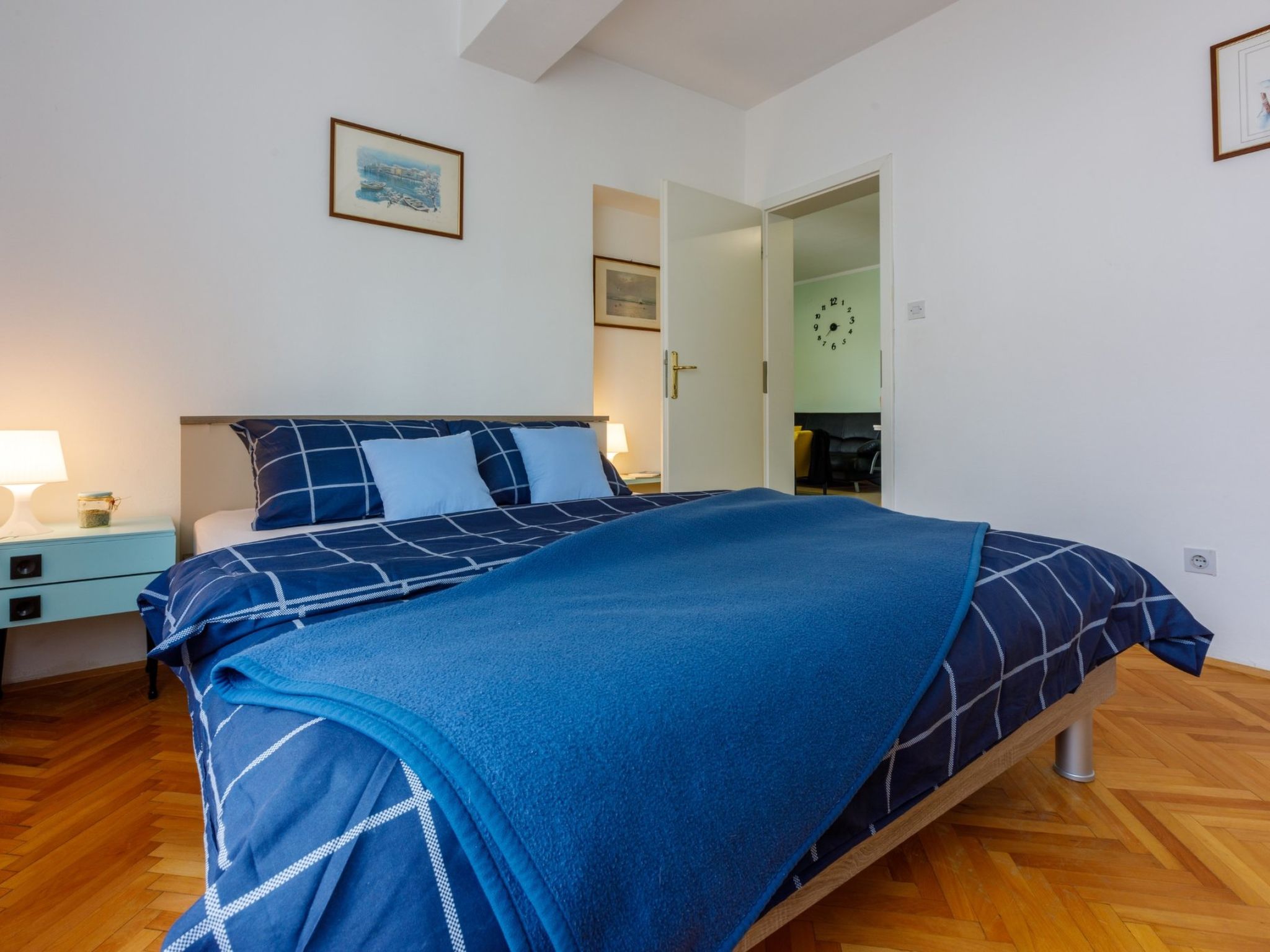 VESNA / HR-08535-01 - Inside