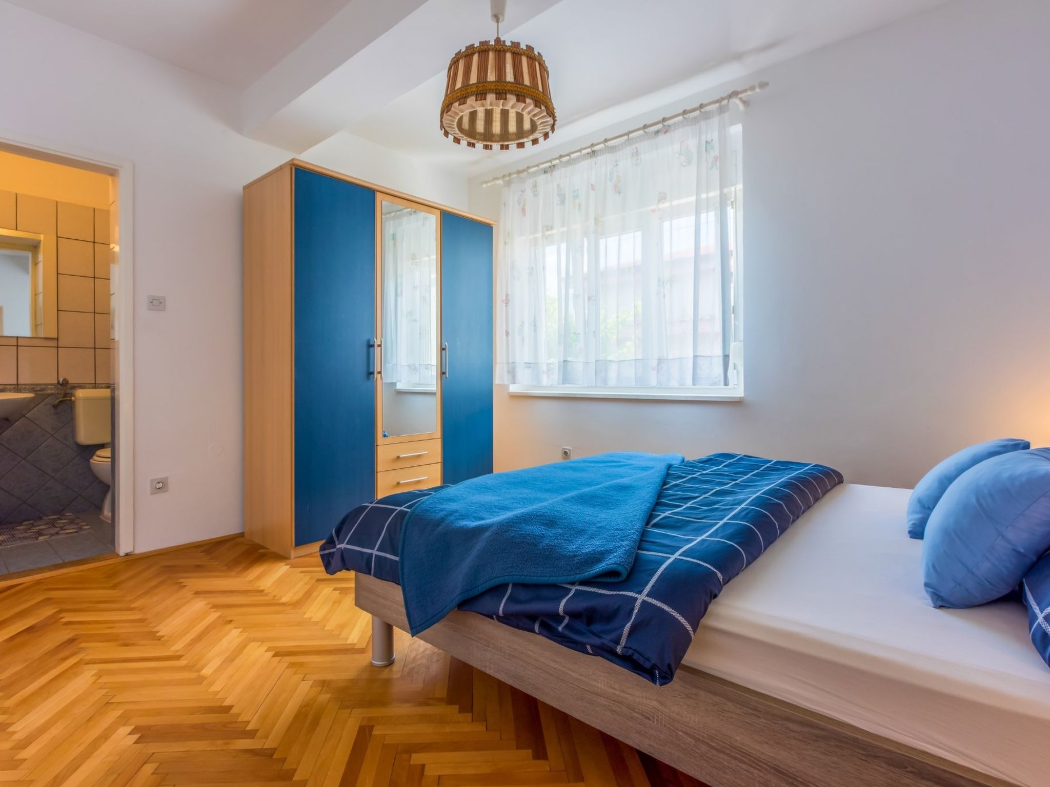 VESNA / HR-08535-01 - Inside