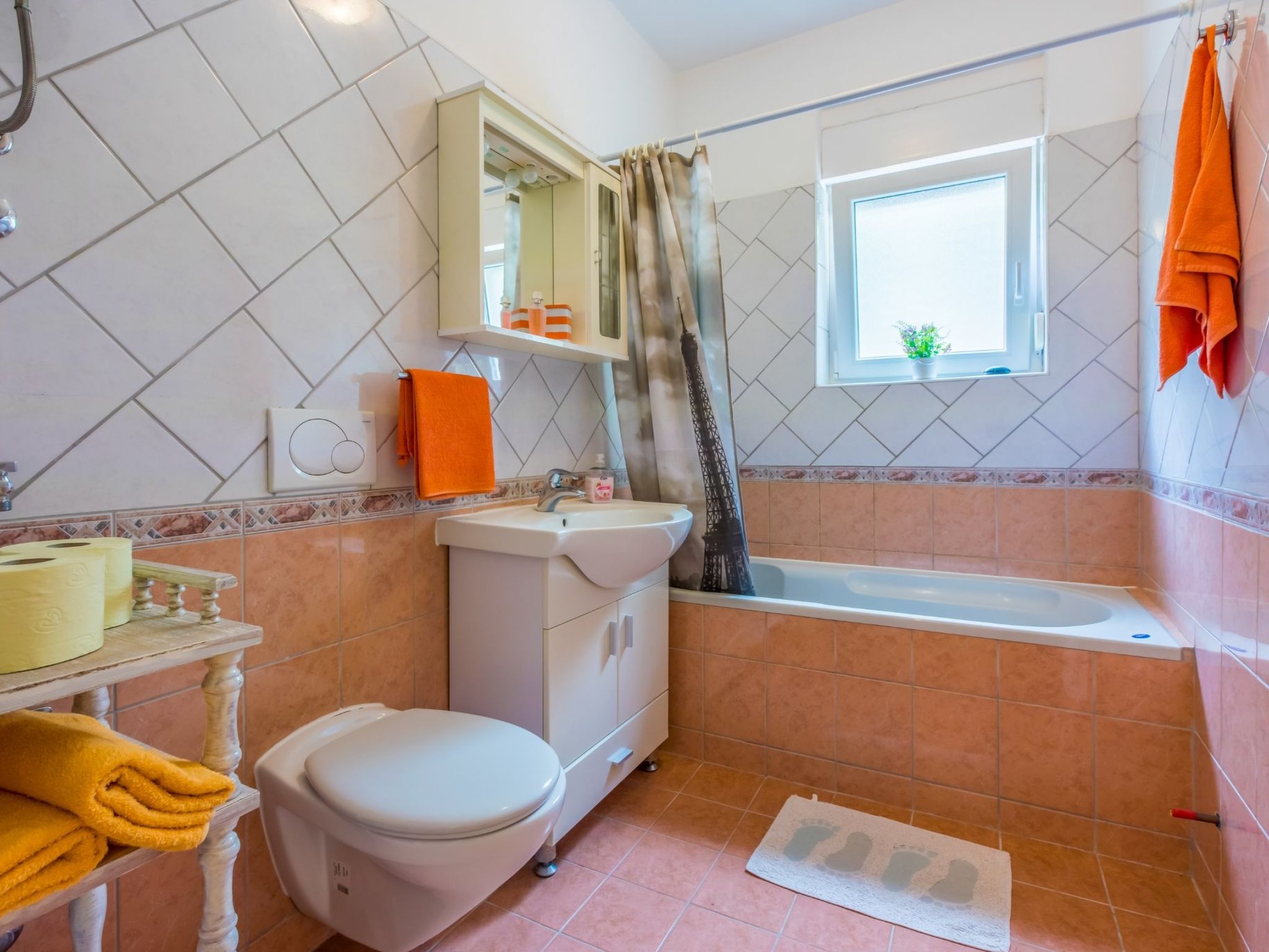 VESNA / HR-08535-01 - Inside