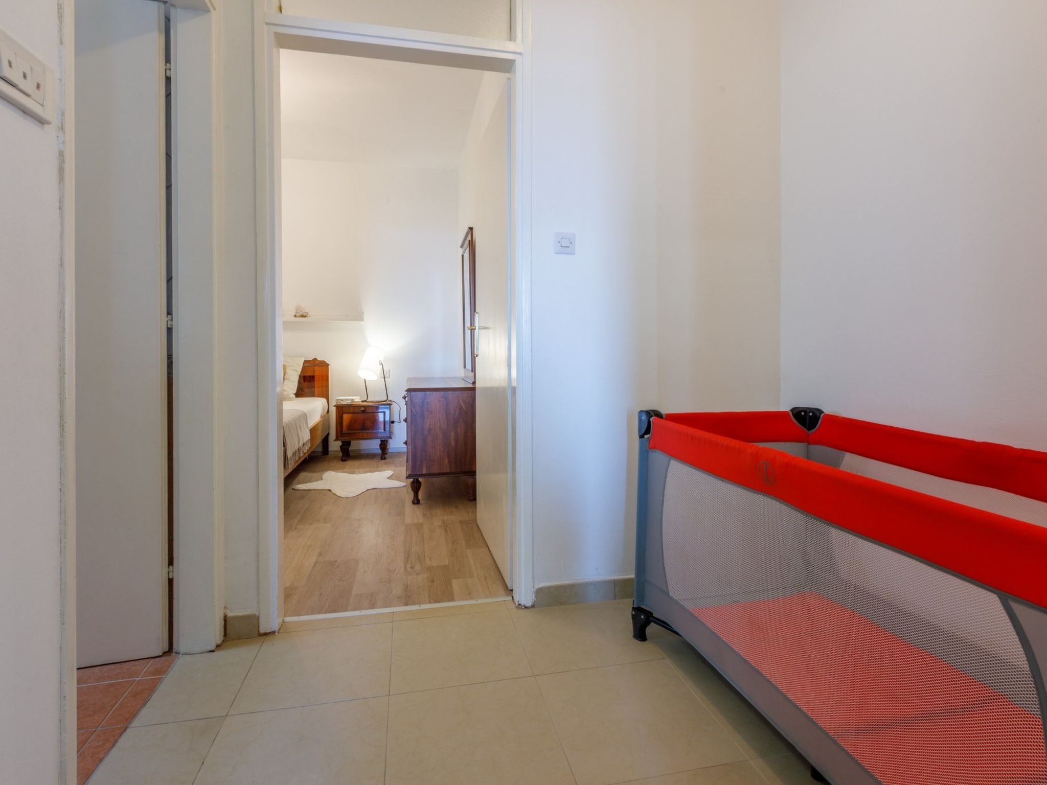 VESNA / HR-08535-01 - Inside