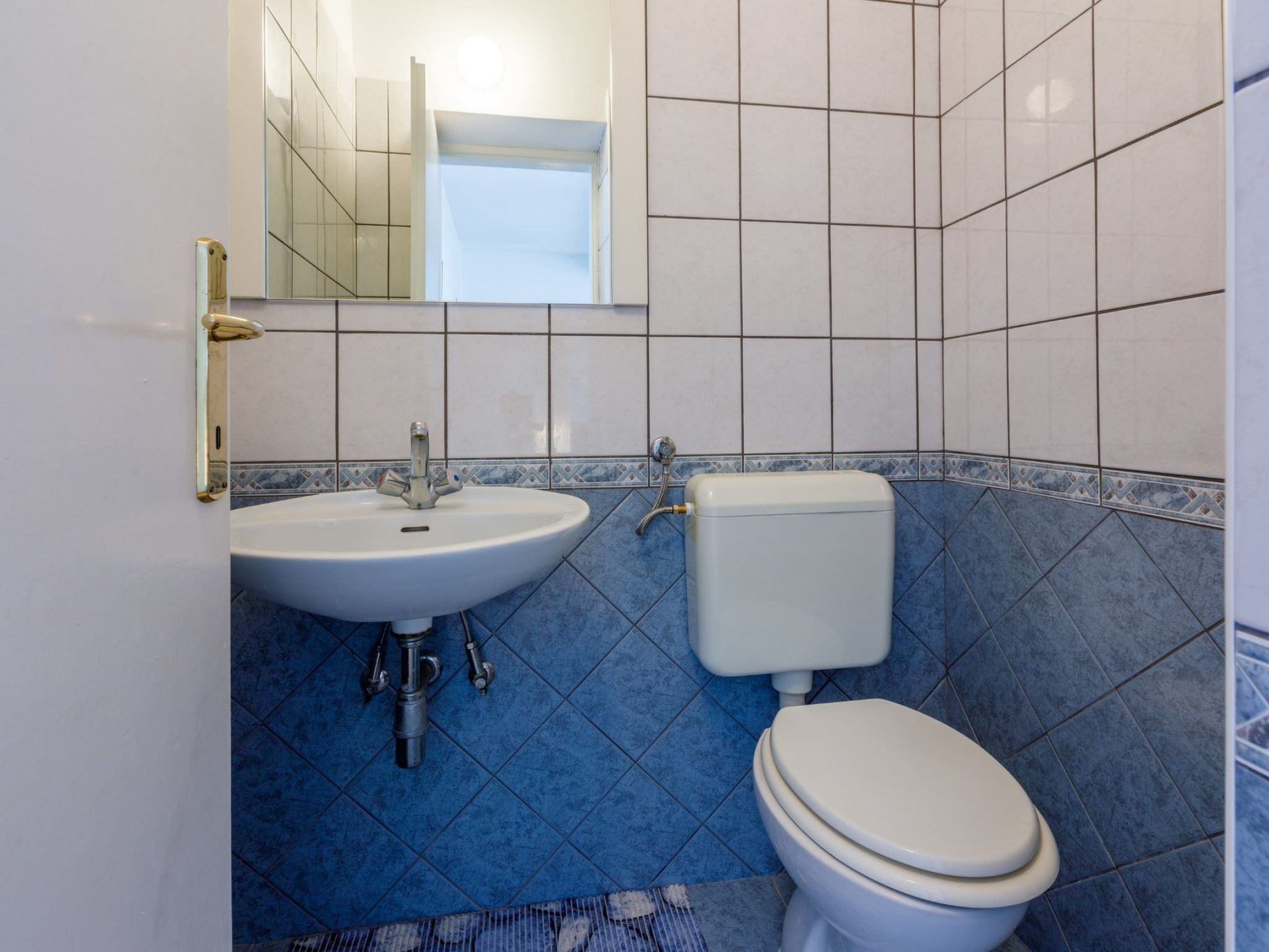 VESNA / HR-08535-01 - Inside