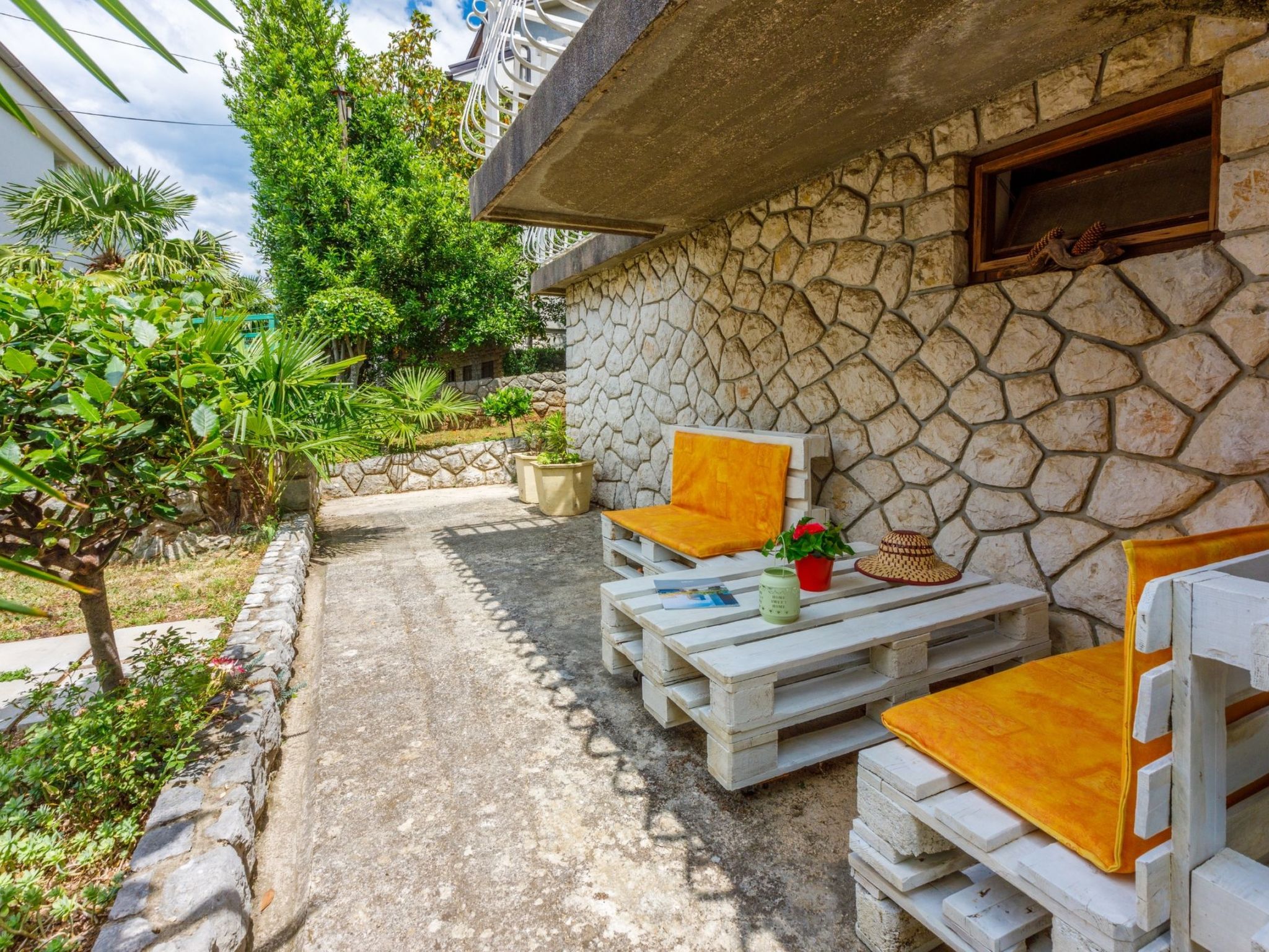 VESNA / HR-08535-01 - Outside