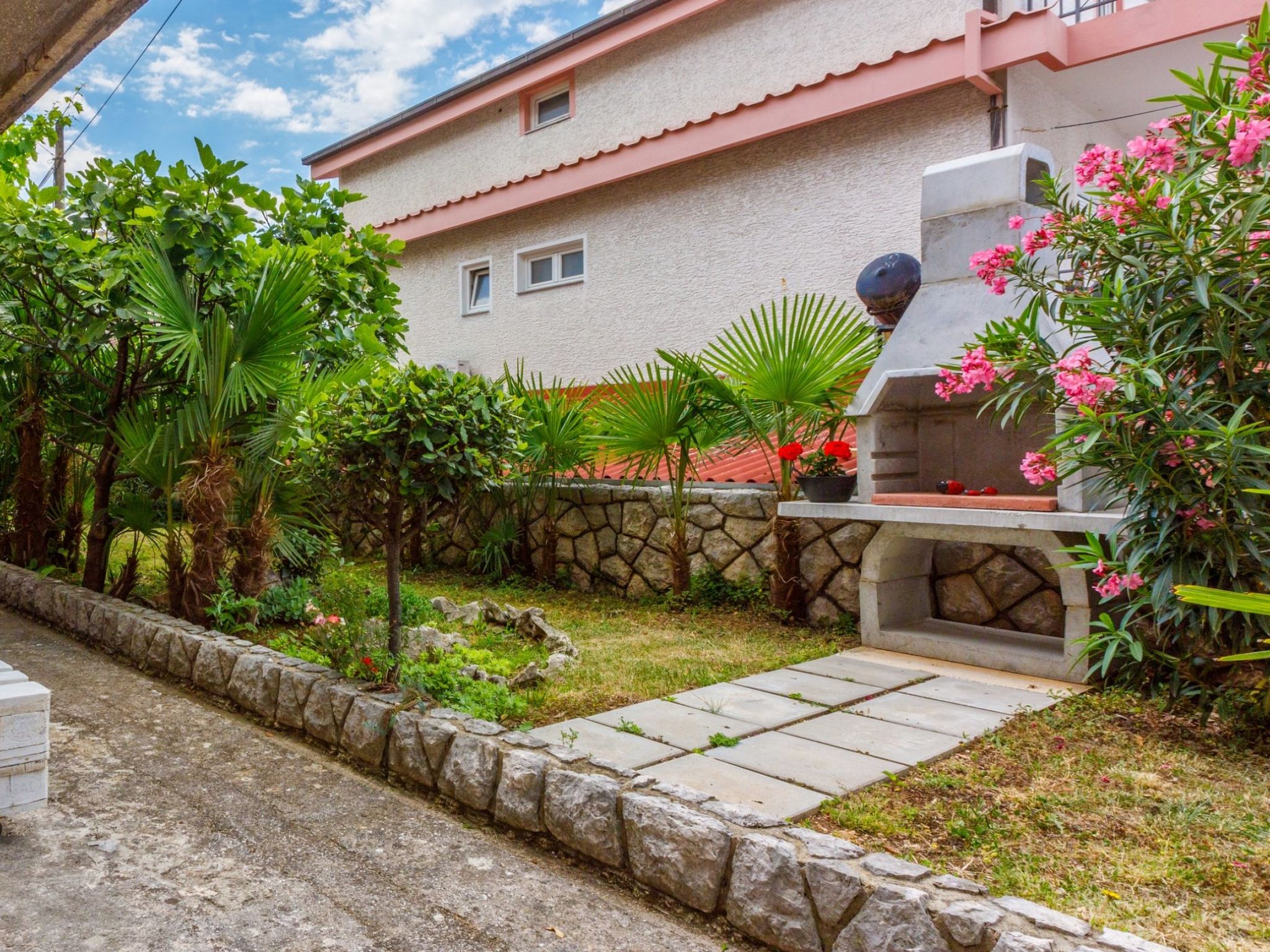VESNA / HR-08535-01 - Outside