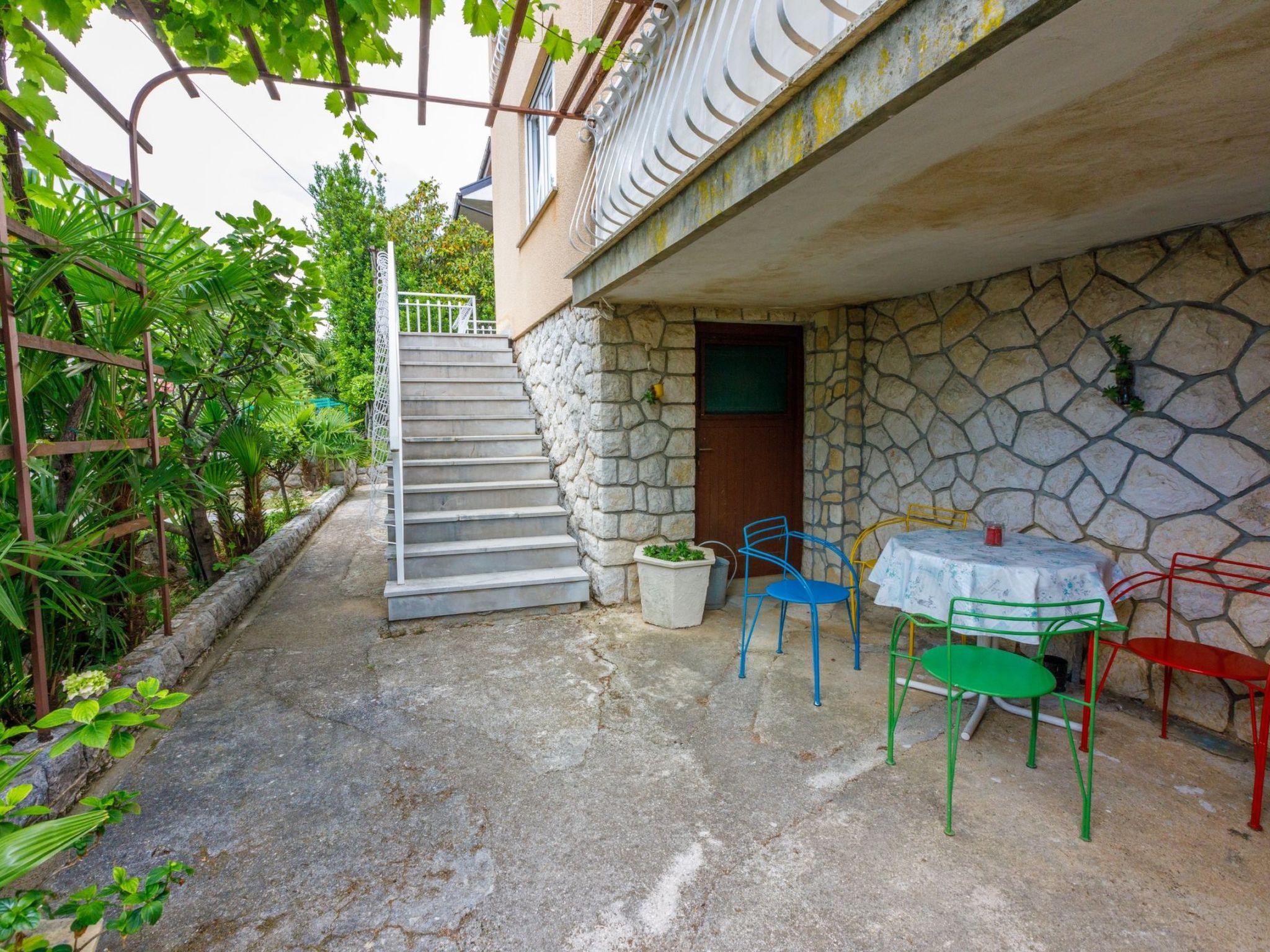 VESNA / HR-08535-01 - Outside