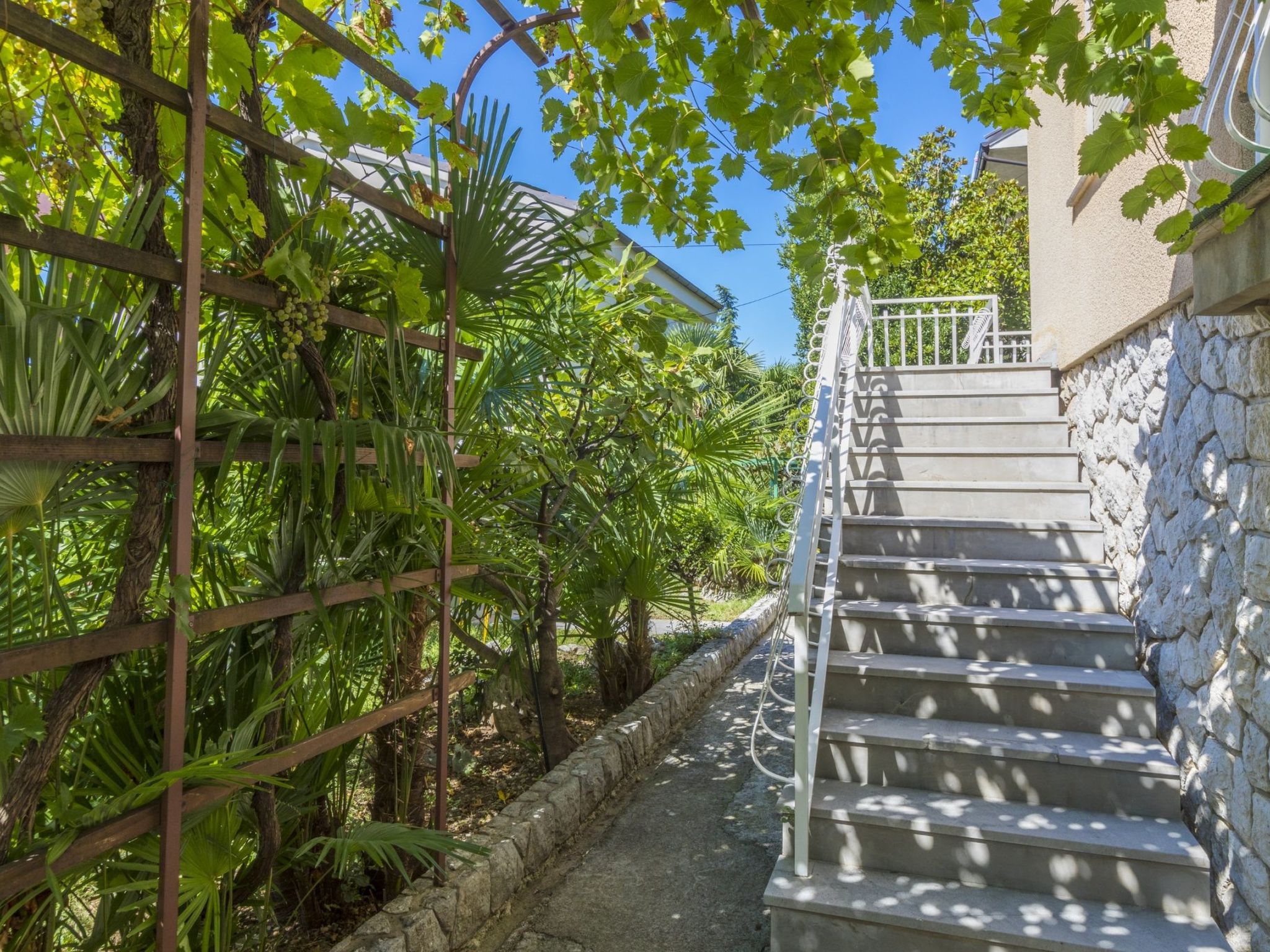VESNA / HR-08535-01 - Outside