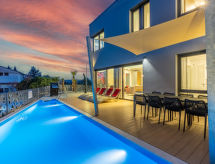 Amoris 8: Ruim appartement met zwembad en zeezicht in Crikvenica - thumbnail 1