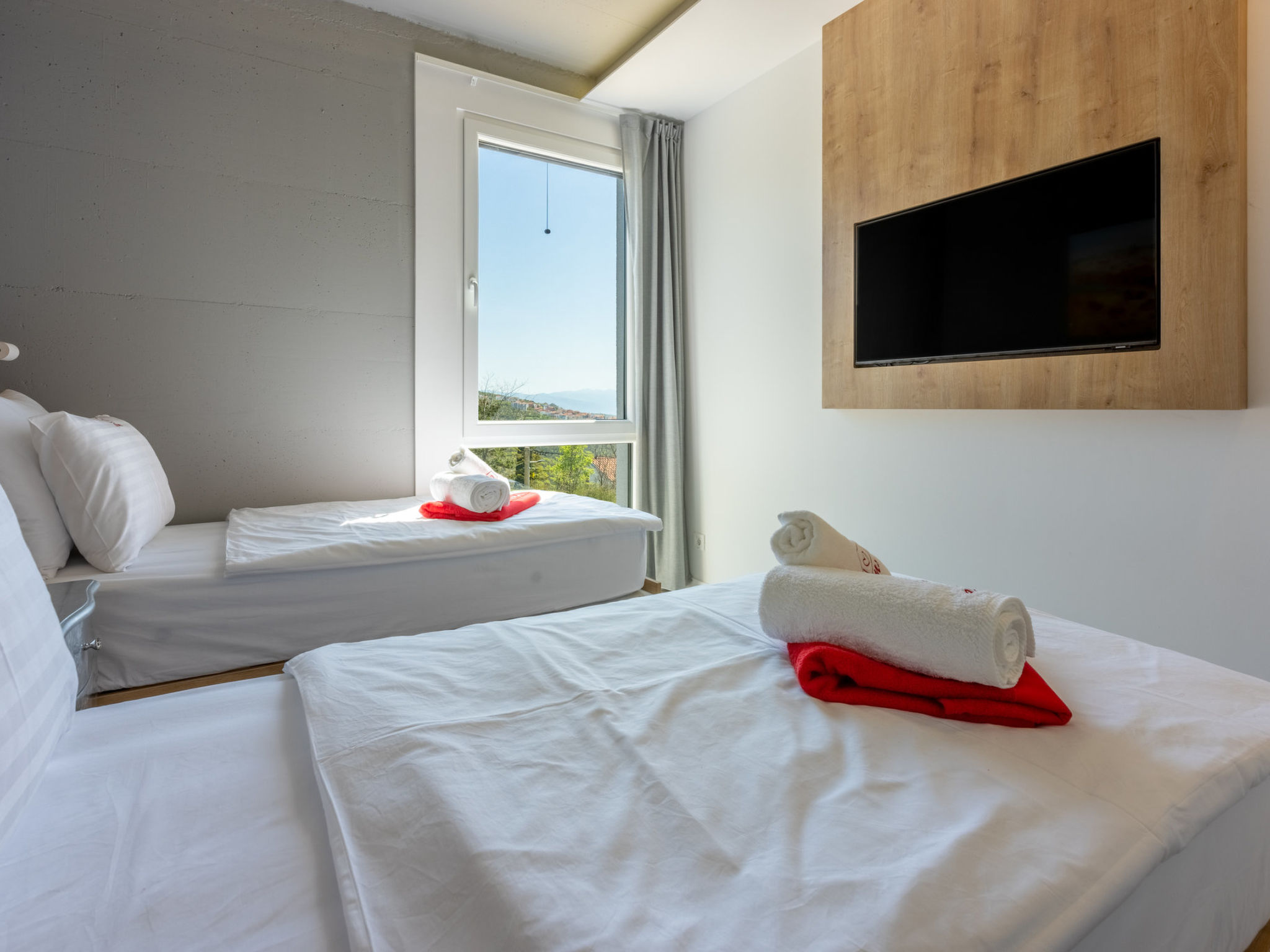 Photo of Amoris 8 / HR-10892-01